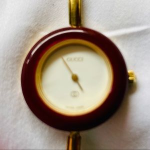 Last one! GUCCI Burgundy Bezel Ladies 1100L Watch w/Interchangeable Bezels